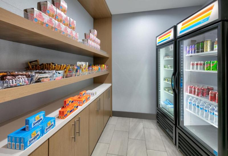 هتل Holiday Inn Express & Suites Dallas Park Central Northeast, An Ihg