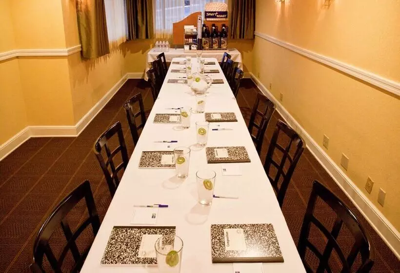 酒店 Holiday Inn Express Grover Beach Pismo Beach Area, An Ihg