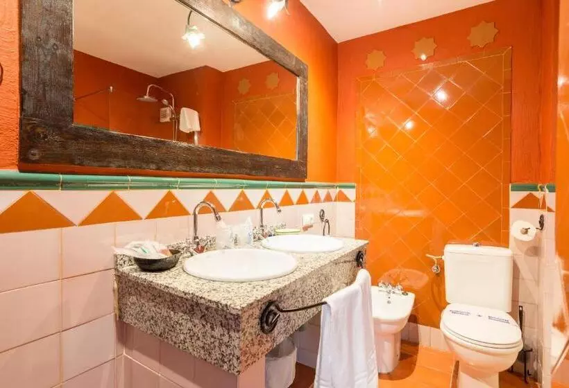 هتل Hostal El Escudo De Mijas