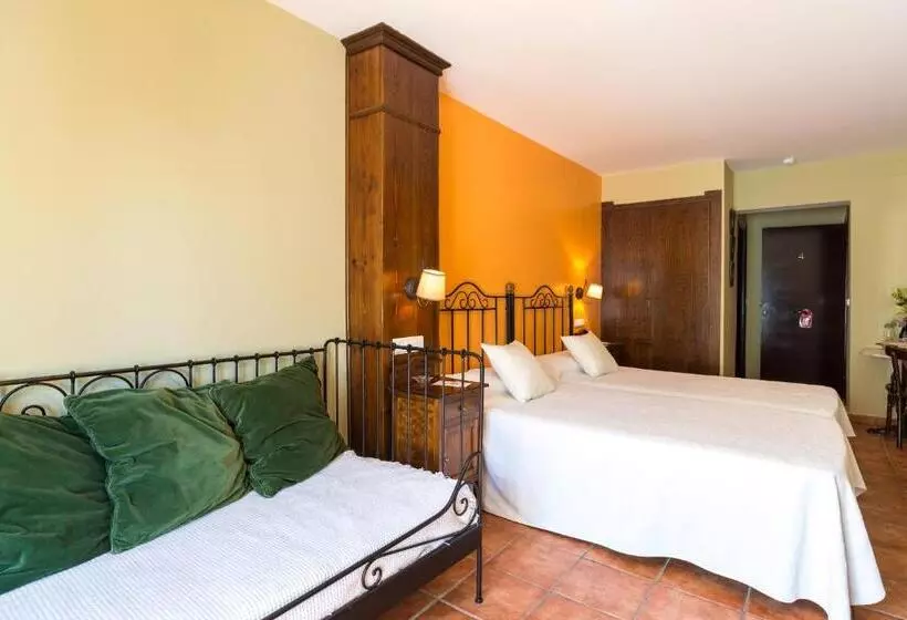 هتل Hostal El Escudo De Mijas