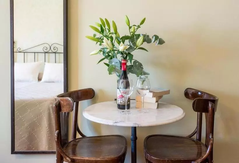 هتل Hostal El Escudo De Mijas