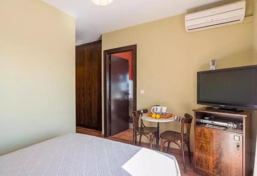 هتل Hostal El Escudo De Mijas