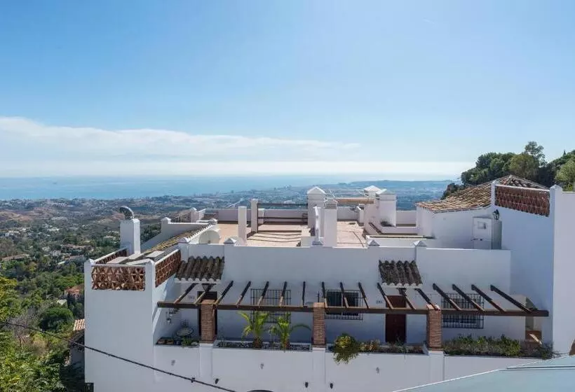 هتل Hostal El Escudo De Mijas