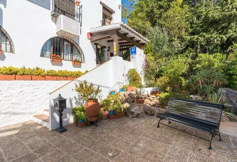 هتل Hostal El Escudo De Mijas
