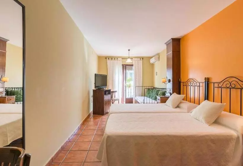 هتل Hostal El Escudo De Mijas