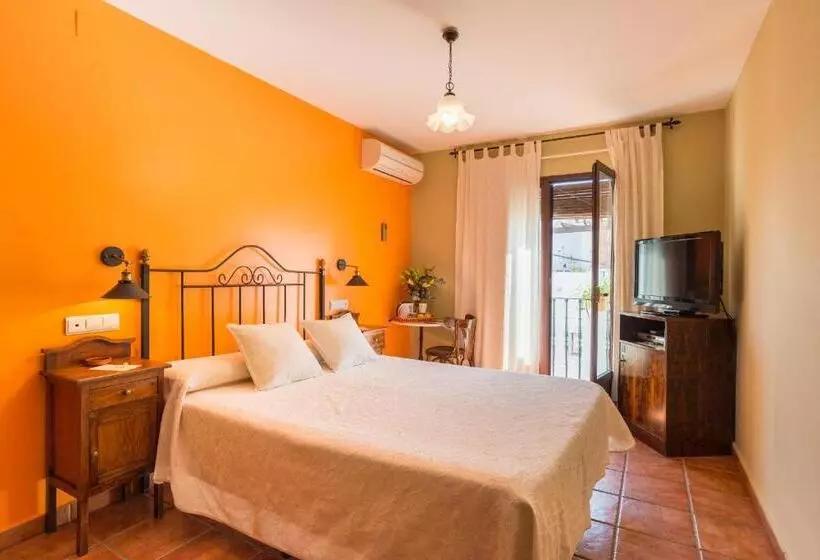 هتل Hostal El Escudo De Mijas