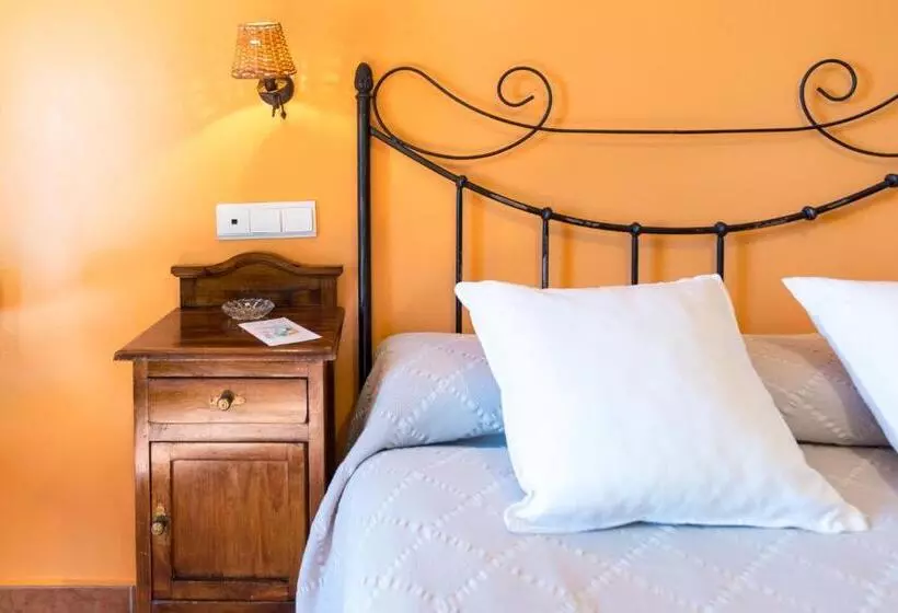 هتل Hostal El Escudo De Mijas