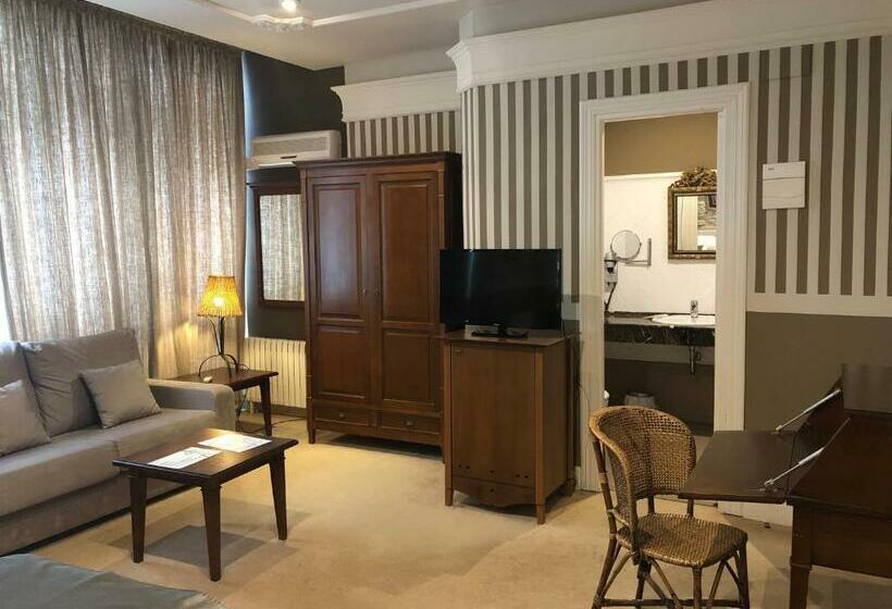 هتل Marina De Campios