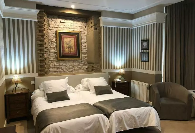 هتل Marina De Campios