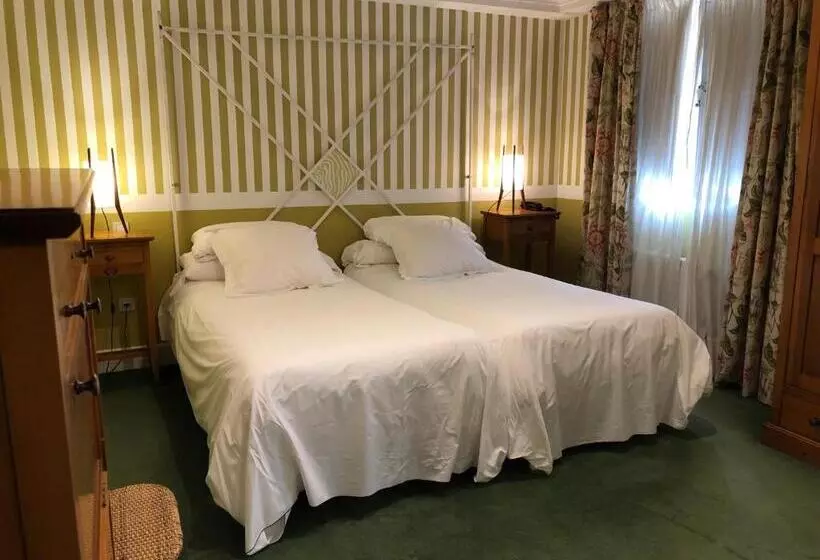 هتل Marina De Campios