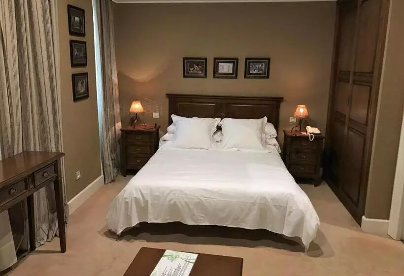 هتل Marina De Campios