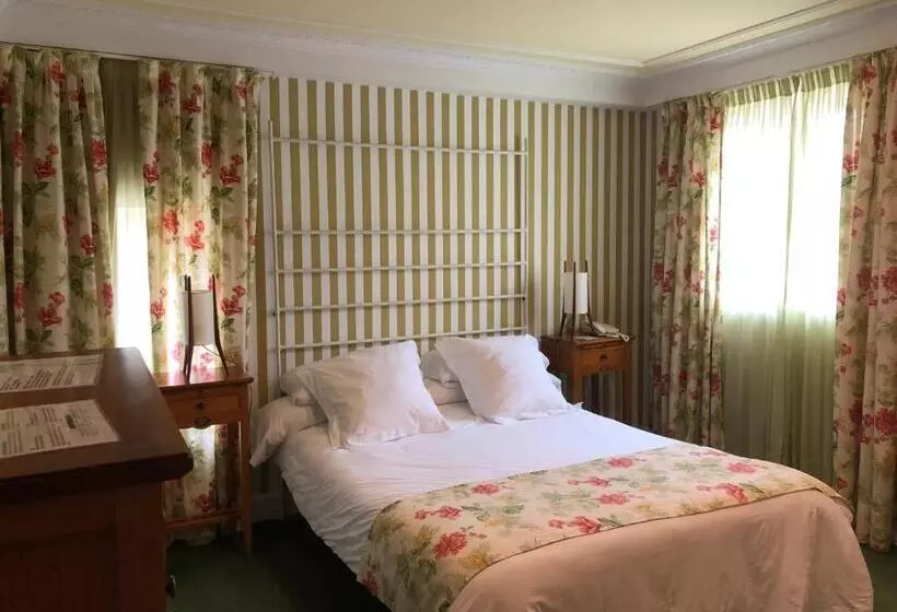 هتل Marina De Campios