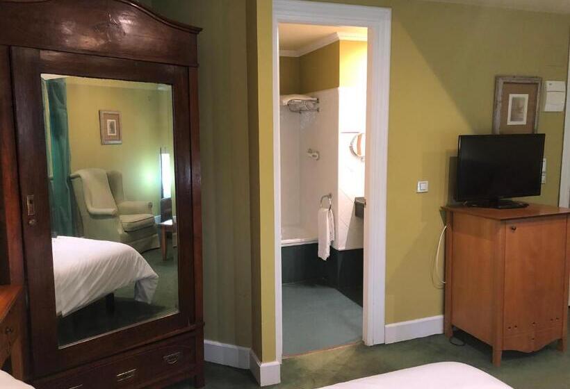 هتل Marina De Campios