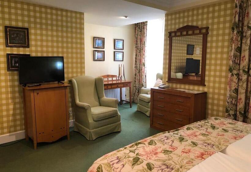 هتل Marina De Campios