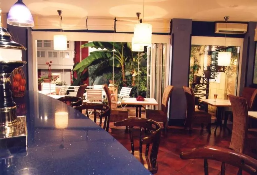 هتل Marina De Campios