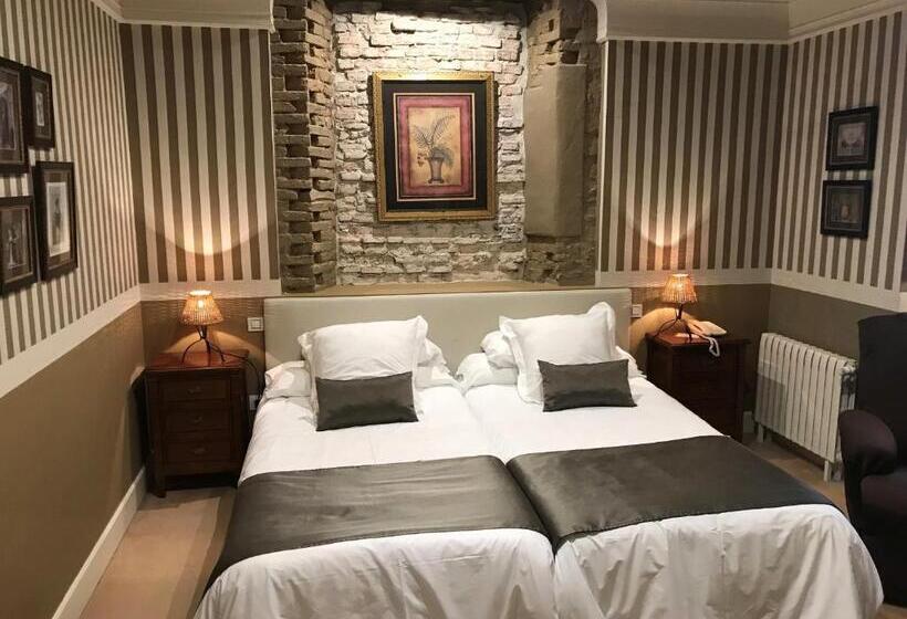 هتل Marina De Campios