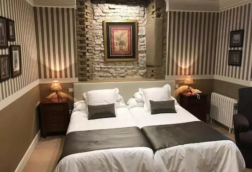 هتل Marina De Campios