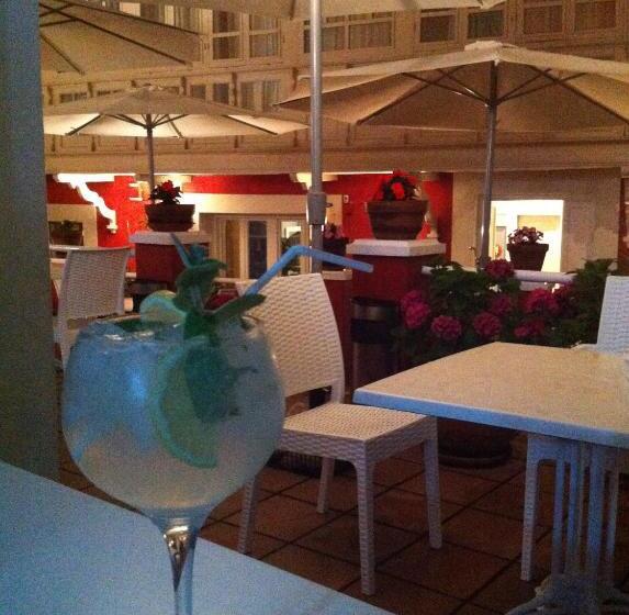 هتل Marina De Campios