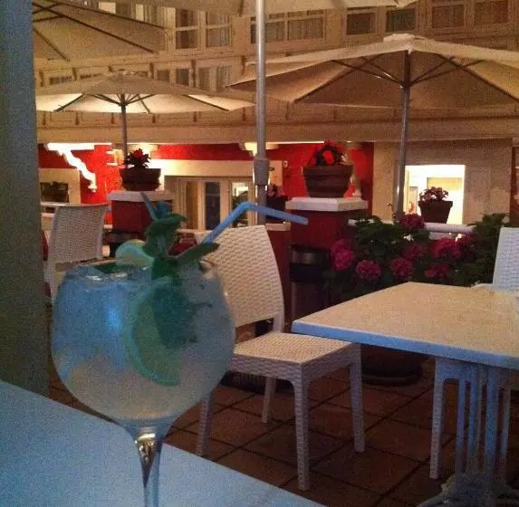 هتل Marina De Campios