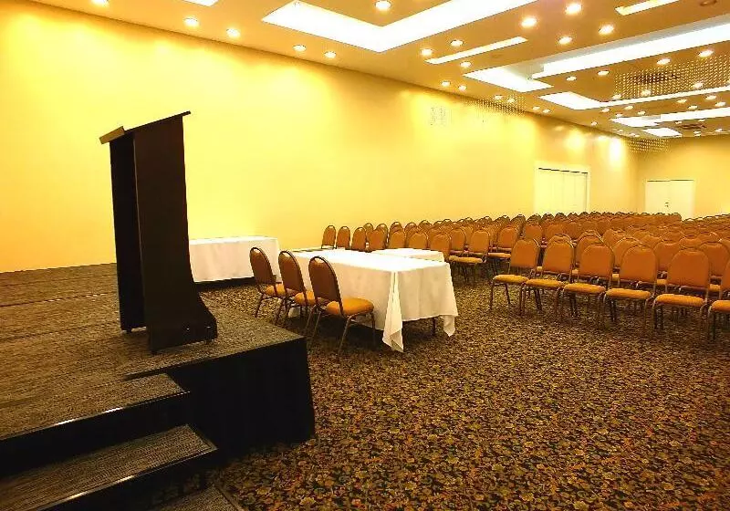 Hôtel Nacional Inn Curitiba Torres