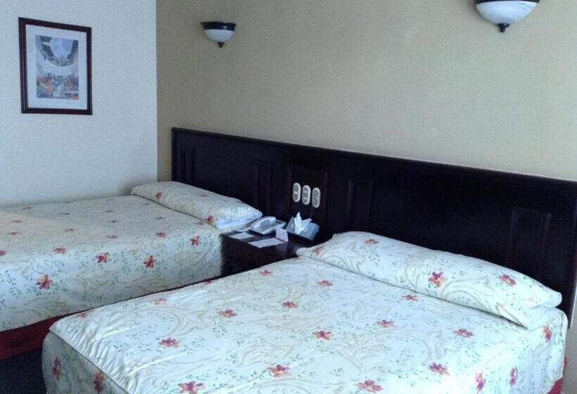 هتل Real De Uruapan