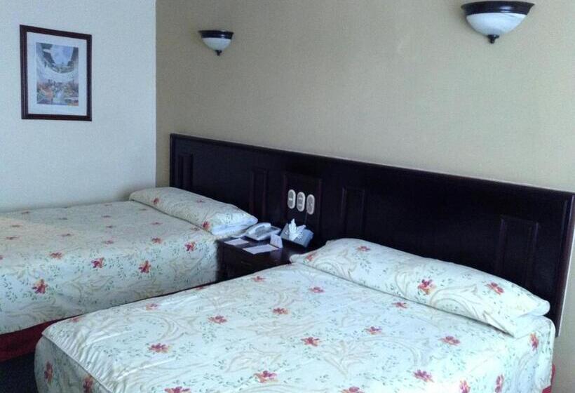 هتل Real De Uruapan