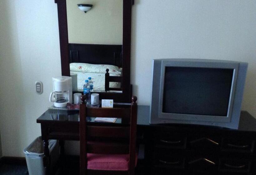 هتل Real De Uruapan