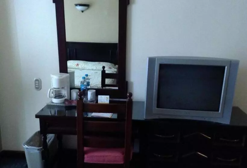 هتل Real De Uruapan