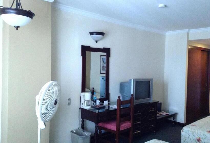 هتل Real De Uruapan