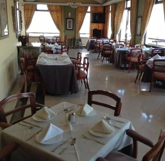 هتل Real De Uruapan