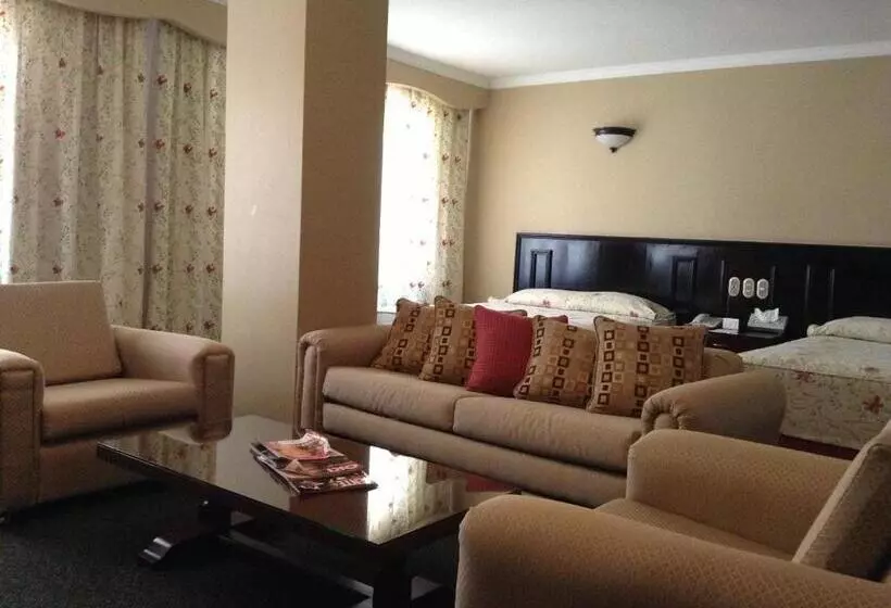 هتل Real De Uruapan