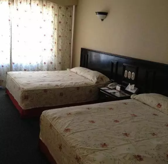 هتل Real De Uruapan