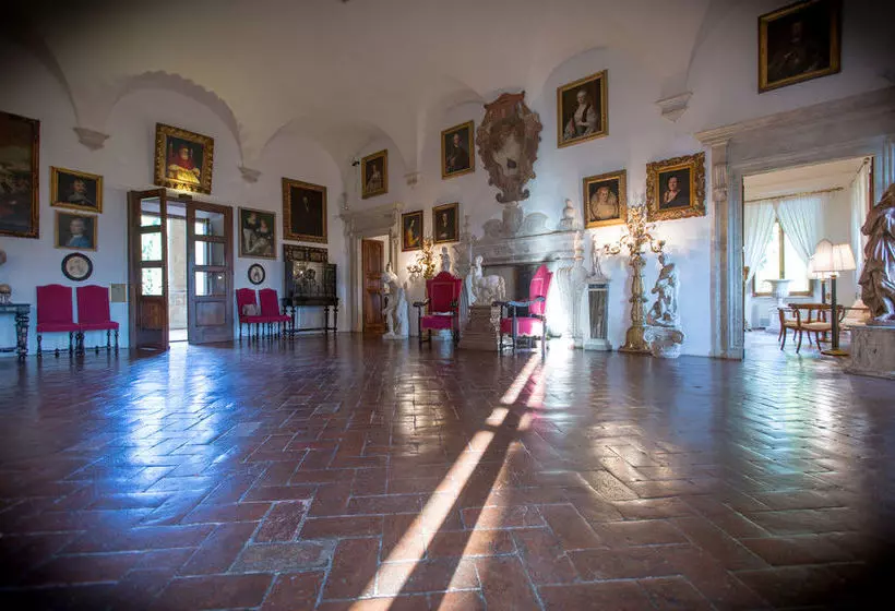 Отель Relais La Suvera