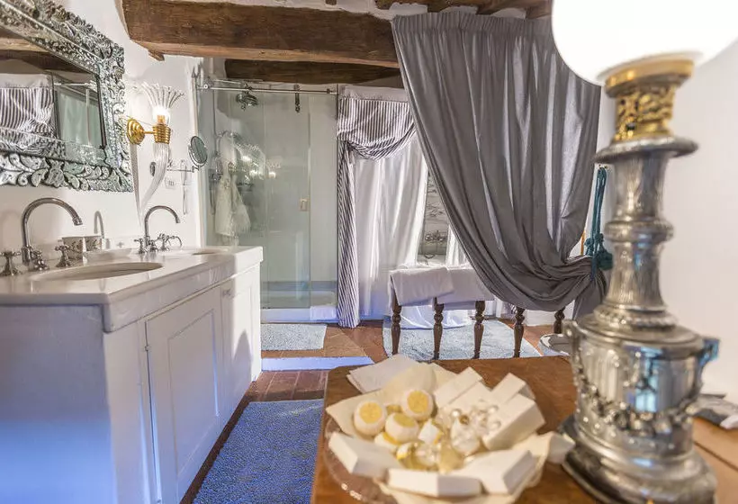 Отель Relais La Suvera