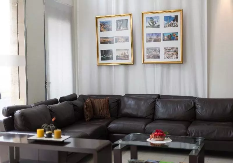 هتل Uthgra De Las Luces