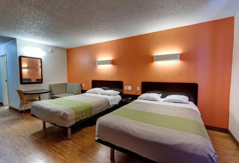 فندق على الطريق Executive Inn & Suites