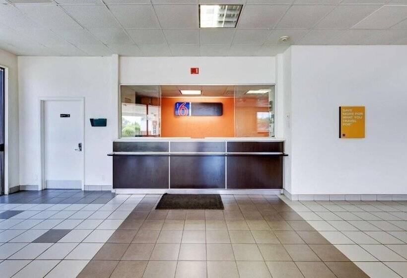 مُتل Executive Inn & Suites