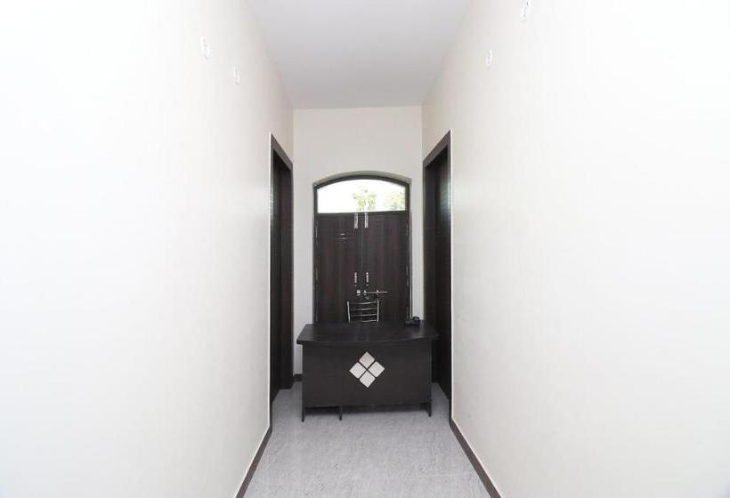 호텔 Oyo 26220 Mezbaan Guest House