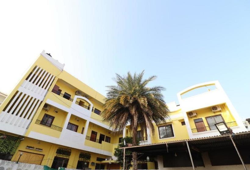 호텔 Oyo 26220 Mezbaan Guest House