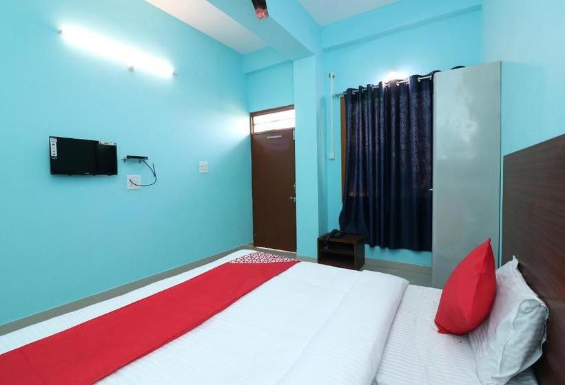 호텔 Oyo 26220 Mezbaan Guest House