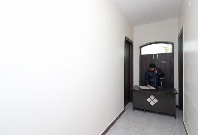 호텔 Oyo 26220 Mezbaan Guest House