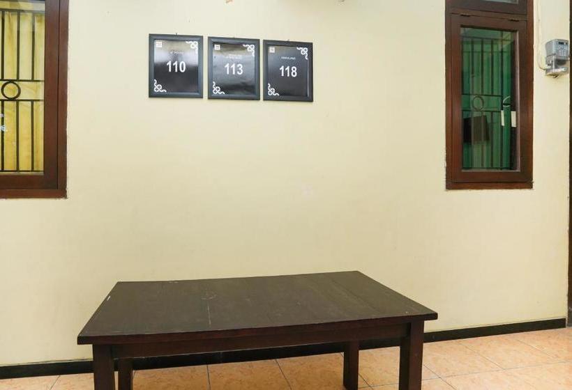 Hotel Oyo Life 2905 Kost Semampir Tengah Near Rsu Premier Surabaya Kota Surabaya