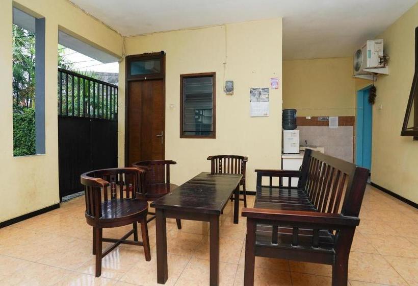 Hotel Oyo Life 2905 Kost Semampir Tengah Near Rsu Premier Surabaya Kota Surabaya