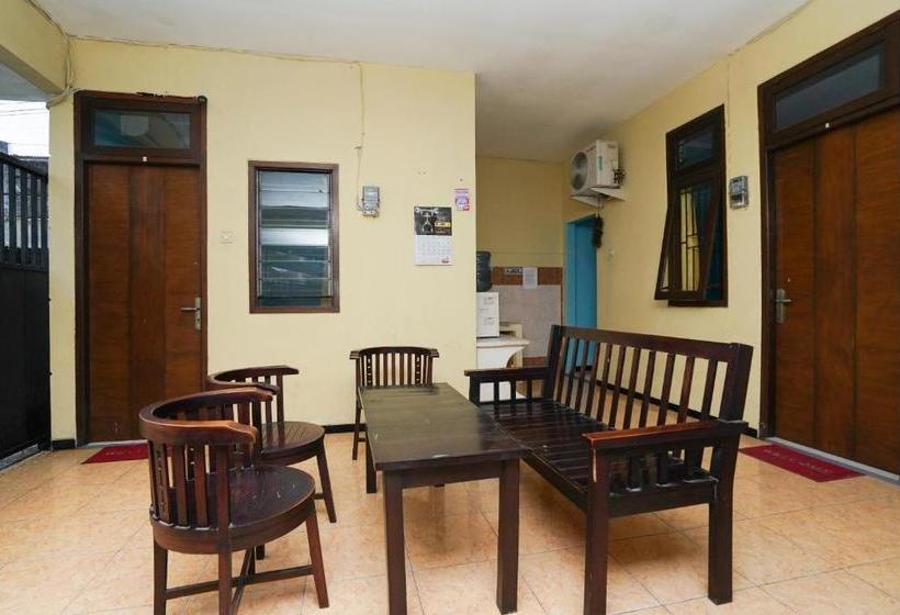Hotel Oyo Life 2905 Kost Semampir Tengah Near Rsu Premier Surabaya Kota Surabaya