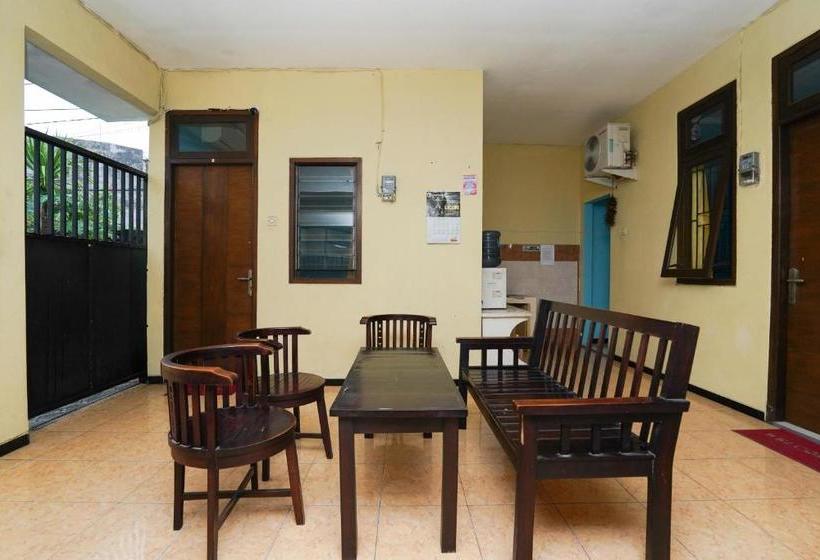 Hotel Oyo Life 2905 Kost Semampir Tengah Near Rsu Premier Surabaya Kota Surabaya