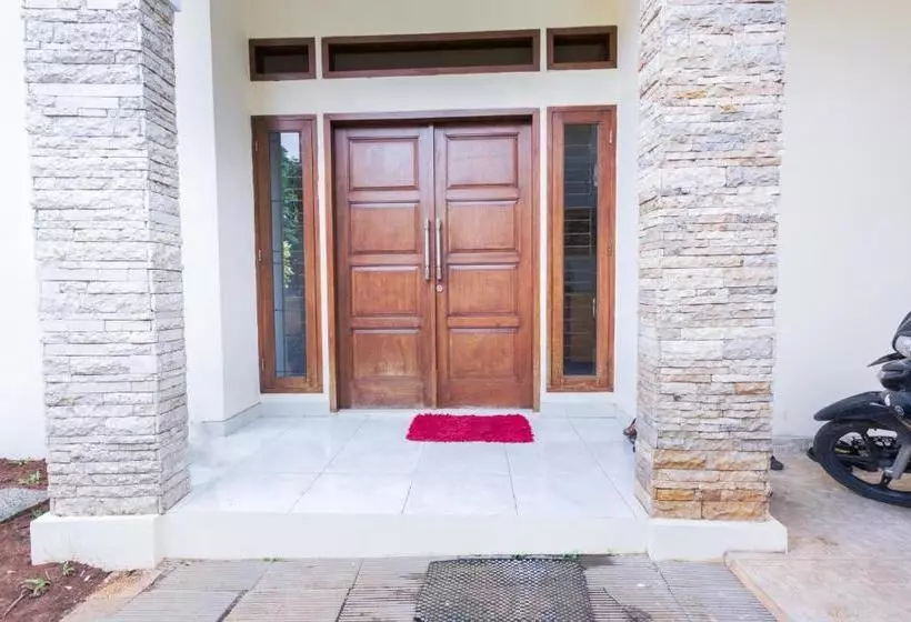 Hotelli Oyo Life 3451 Kost Shavero
