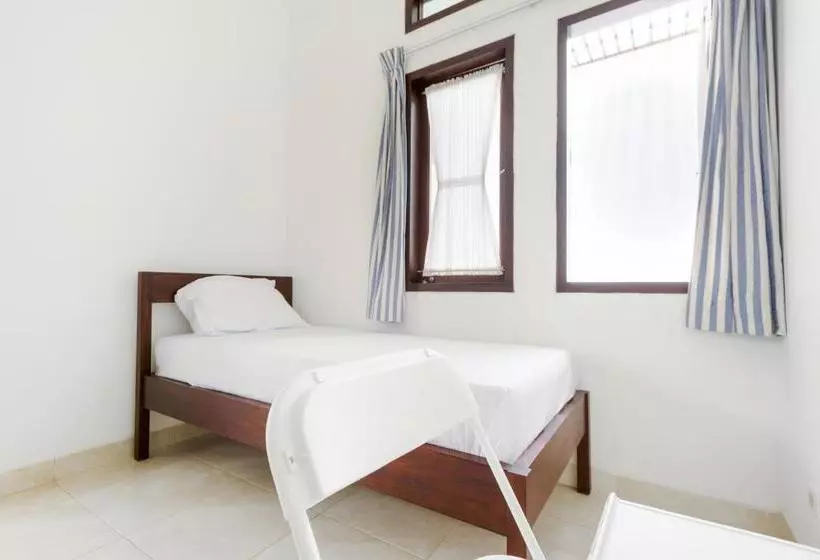 Hotelli Oyo Life 3451 Kost Shavero