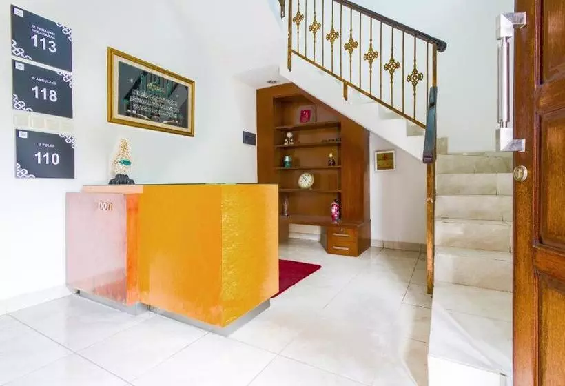 Hotelli Oyo Life 3451 Kost Shavero
