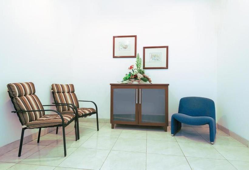 Hotel Oyo Life 3451 Kost Shavero