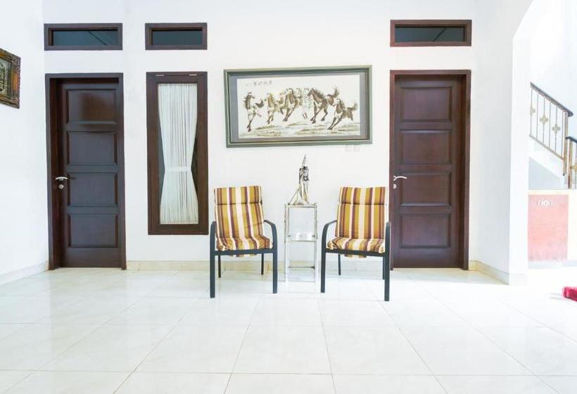 Hotel Oyo Life 3451 Kost Shavero